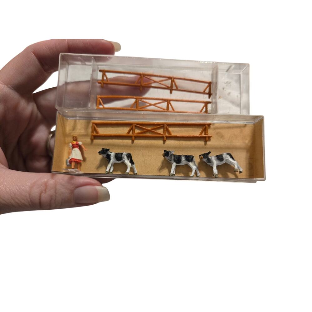 Preiser HO Scale 157 Exklusiv Farm Girl Cows Fences Made in Germany Hand Painted